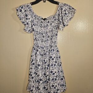 Kendall and Kylie floral dress XS
(INV#A16)
